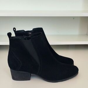 Studio Blondo Waterproof Black Suede Ankle Boot Size 7.5M